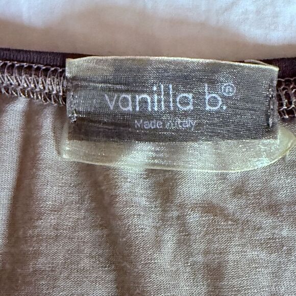 Vanilla b. Woman’s Embellished Top with Cap Sleeve. Size Small. - Picture 5 of 5